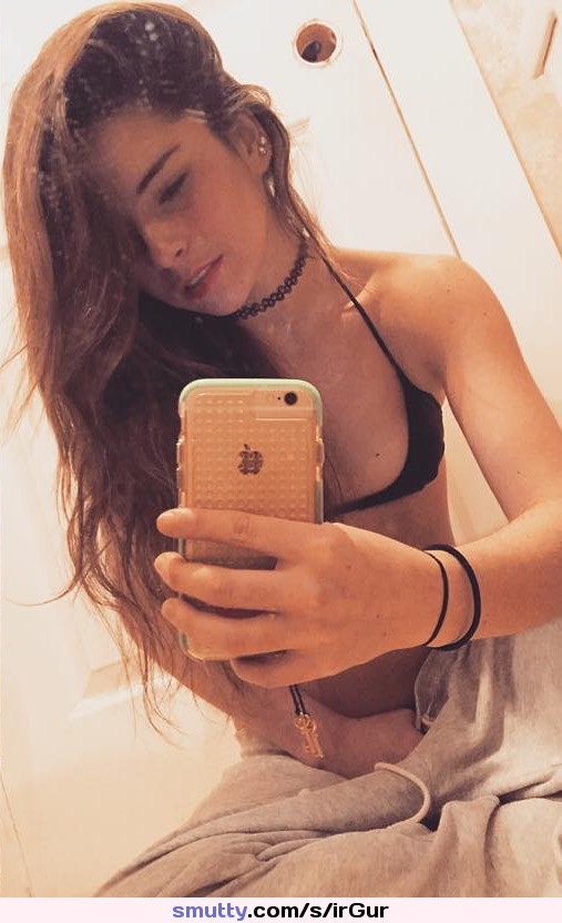 #nn #nonnude #sexy #hot #perfect #nicebody #nonudity #notnude #MadisonDeck #selfie #instagram #baremidriff #chocker #sweatpants #bra
