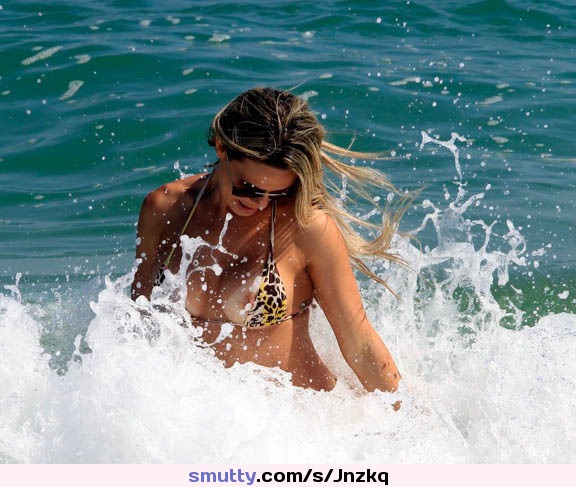 #voyeur #piriget #beach
#hot #tanned #LudmilaLopez
#sexy #bikini
#nipslip #oopsbeach #bikinivswaves
#clumsy #exposed #oops !!!!