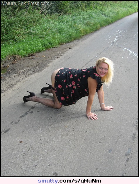 #mature#outdoor#dogging#housewife#wife#highheels