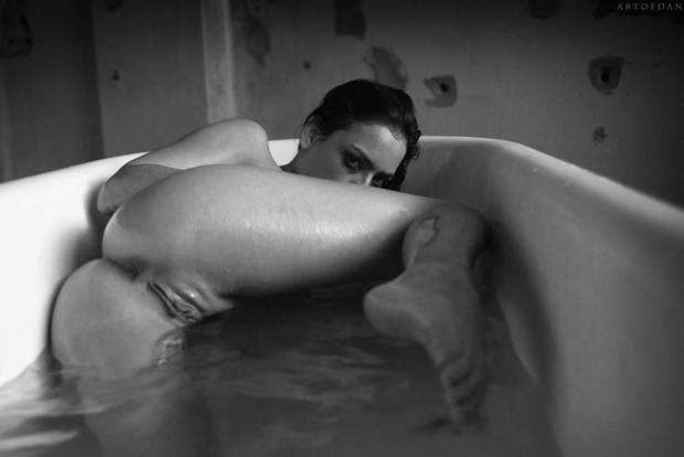 #bath #bathing #bathtub #nude #pussy #cunt #spreadinglegs #openlegs #ass #butt #asshole #butthole #eyes