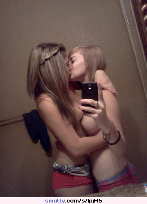 Lesbians Kissing Topless