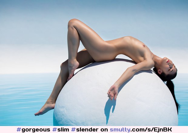 #gorgeous #slim #slender #modelshot #sun #naturist #reclining #waist #fit #nicelegs #smalltits #neck #halfsmile #erotic #photography