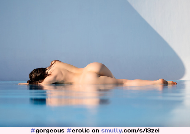 #gorgeous #erotic #photography #backside #mirror #water #ass #greatass #nicelegs #waist #wet #slim #slender #psfb