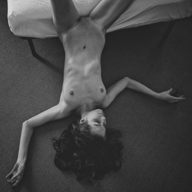#gorgeous #reclining #blackandwhite #erotic #portrait #slim #slender #smalltits #shaved #mons #bed #goodmorning #flatstomach #hipbones