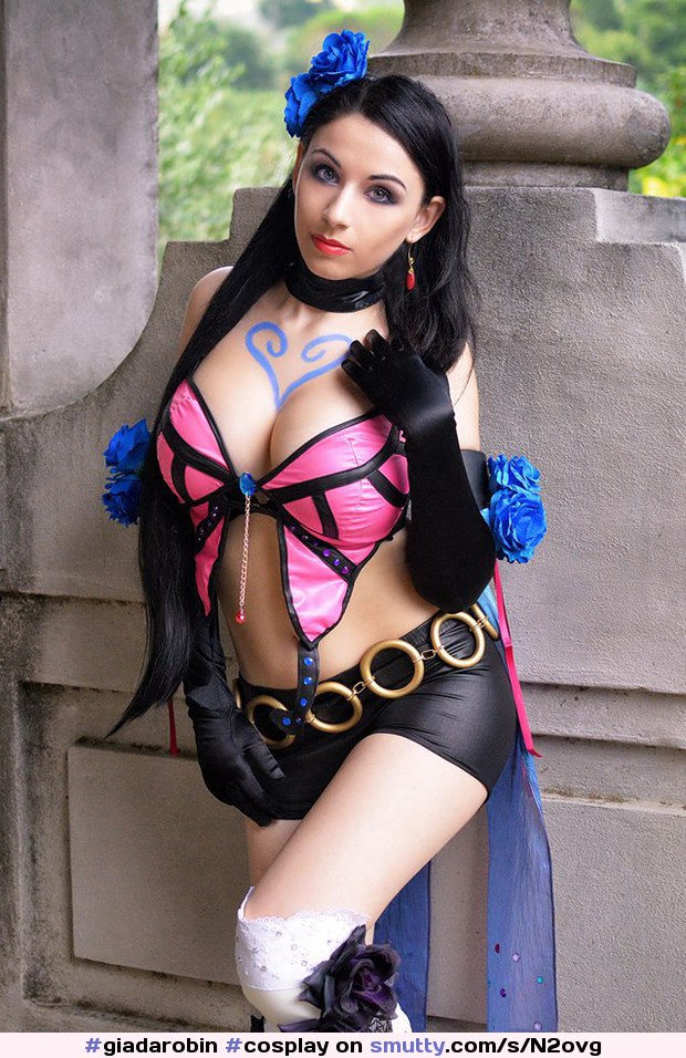 bigtits #bitch #boobs #brunette #cleveage #cosplay #eyecontact #giadarobin ...