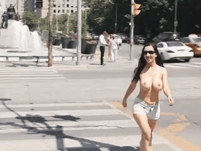 #gif#topless in public #bigtits#bouncytits