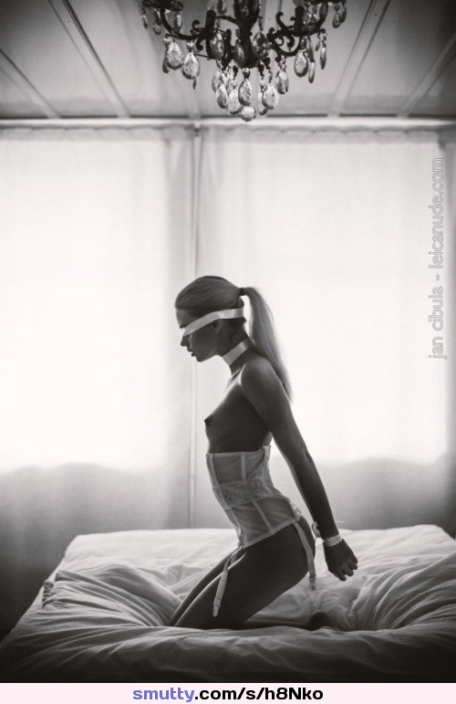#submissive #submissivegirl #ponytail #blindfold #blindfolded #bondage #bdsm #kneeling #topless #collar #collared