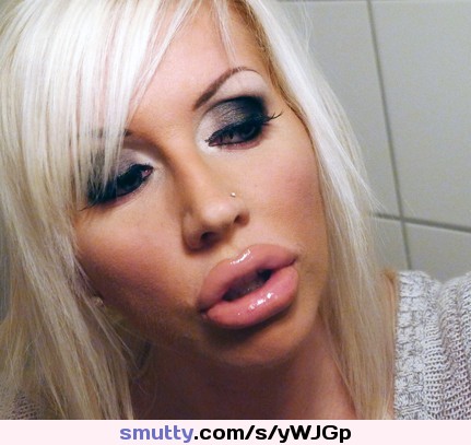 #pornlips #hugelips #blonde #bimbo #slut #whore #thin #slim #smallnose #notnatural #geschminkt #schlampe #hot