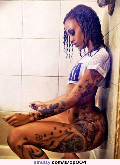 #showerpics #sideview #hotmodels #ebony #ebonybabe #ebonypics #sexyebony #sexytattoos #tattedbabes #tattoos #hotblackgirls