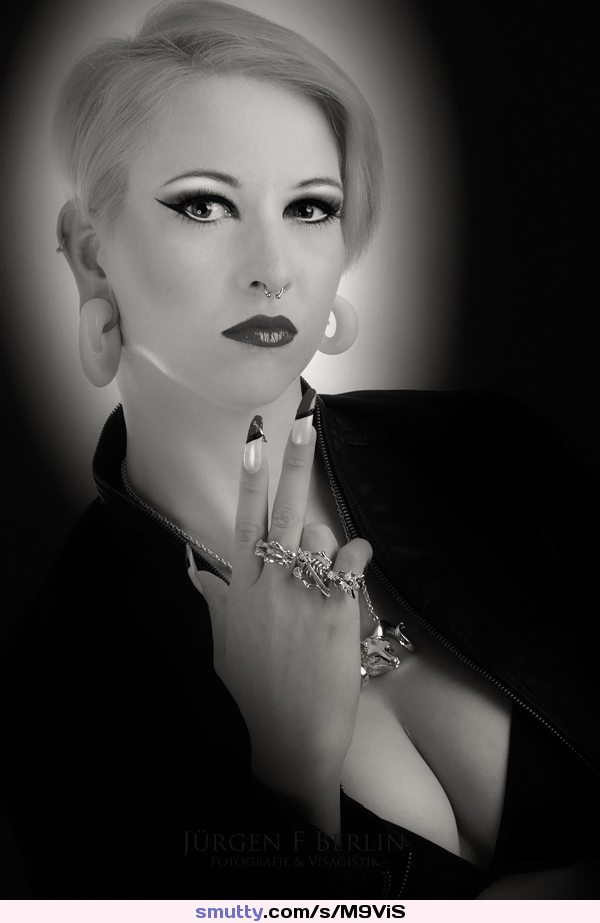 #BlackandWhite #blonde #babe #milf #LadySatori #goddess #mistress #richbitch #necklace #busty  #sexy #erotic #seductive #nn #hot