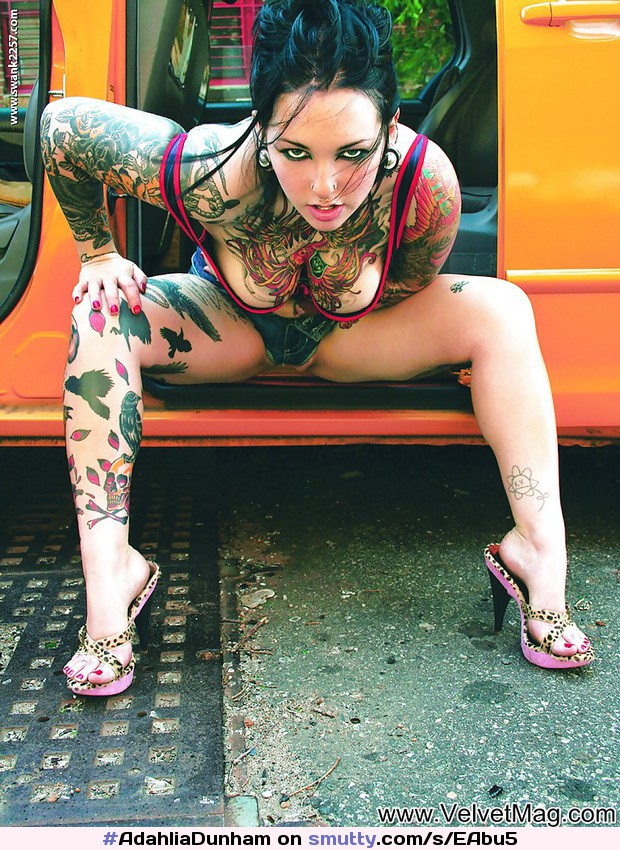 #AdahliaDunham #darkhair #babe #pale #tattooed #car #openlegs #nn #shorts #legs #feet #heels #busty  #mistress #yesmistress #look