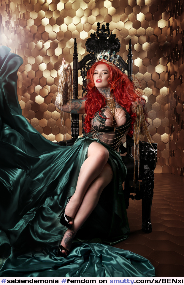 #sabiendemonia #femdom #mistress #queen #throne #crown #heels #jewelry