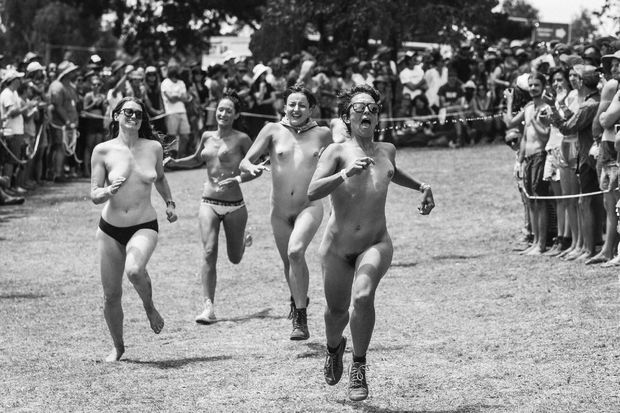 #Nudist #Nudists #Vintage #Topless #Running #MeredithGiftRace #RacingNaked #Racing #racingTopless #Festivalsluts #Retro #Classic #LooksFun