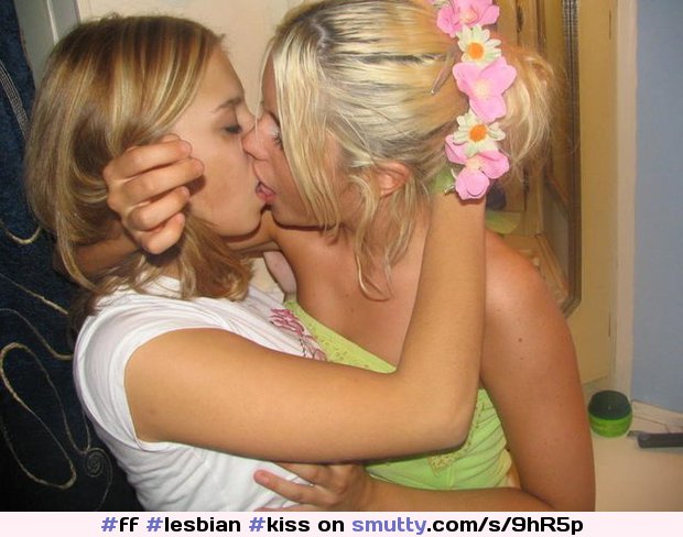 #ff #lesbian #kiss #TitGrab