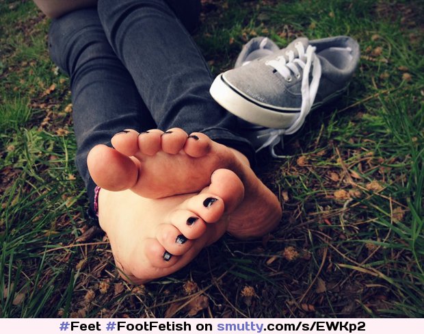 Toes Crossed by Foxy-Feet #Feet #FootFetish #Barefeet #Toes #Soles #CuteFeet #SexyFeet