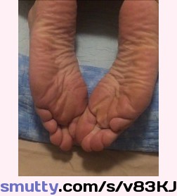 bedtime foot positions for men - feet hanging out of bed - #malesoles #wrinkledsoles #bed #men #tickledfeet #footfetish