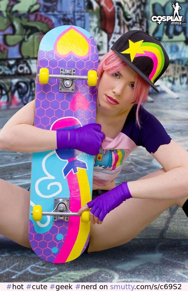 Cosplay Erotica’s Cassie Goes Skateboarding As The Beach Bomber #hot #cute #geek #nerd