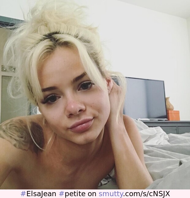 #ElsaJean #petite #blonde #pornstar #spinner #nakedonbed #selfie #portrait #cuteface