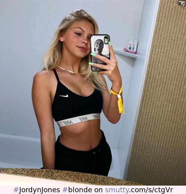 #JordynJones #blonde #celebrity #selfie #beautifulface #sportsbra #midriff #sexystomach #blackpants