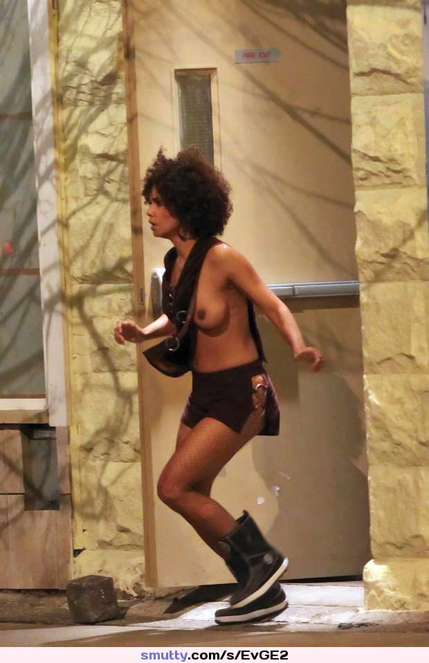 Halle Berry Topless (18 Photos) |