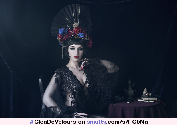 #CleaDeVelours by #SoleneBallesta #classy #chateau #burlesque #elegant #redlips #french #lace #shorthair #darkeyes