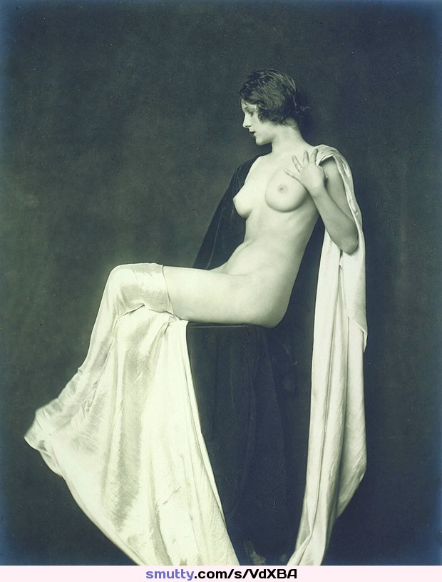 Dorothy Revier by #AlfredCheneyJohnston #vintage #1920s #shorthair #Draped #shawl