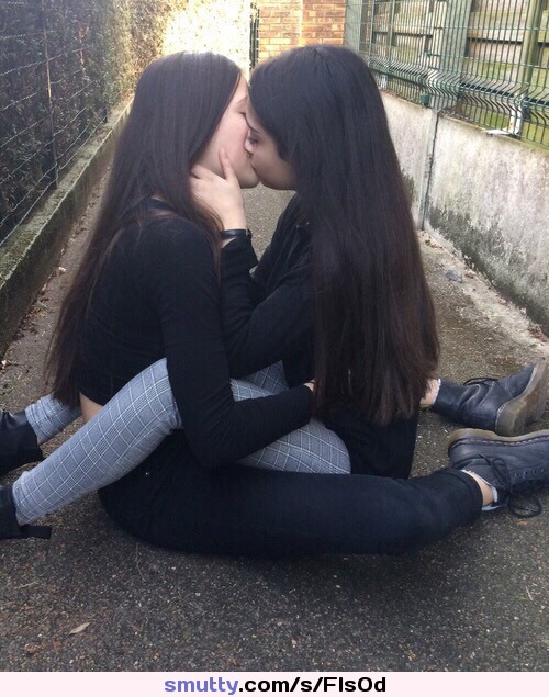 #kissing #lesbiansinlove