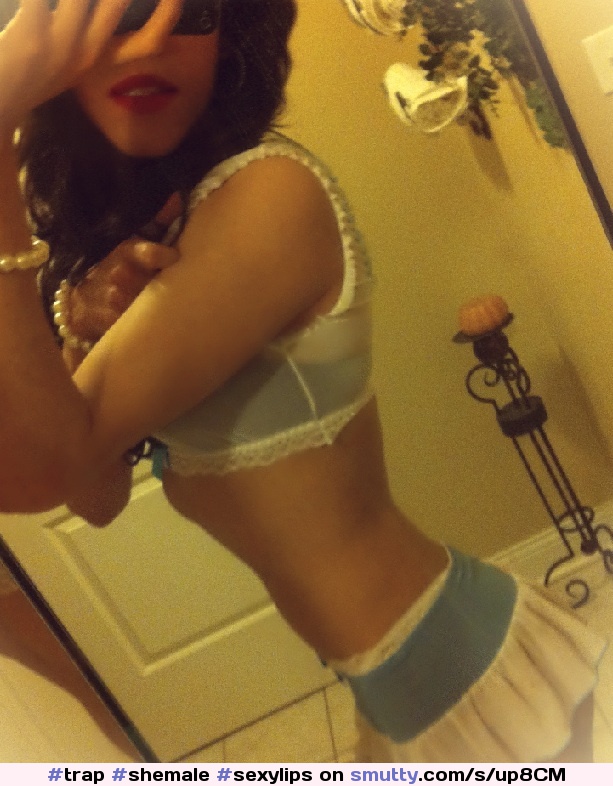 #trap #shemale #sexylips #whitetop #whiteskirt #bluebra #selfie #sexybody #pearls