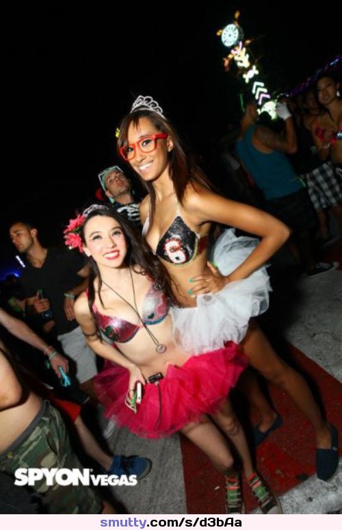 #raver #partygirls #electricdaisycarnival