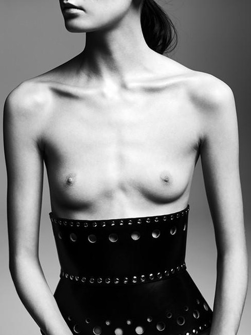 #skinny #BlackAndWhite #smalltits #collarbones #petite