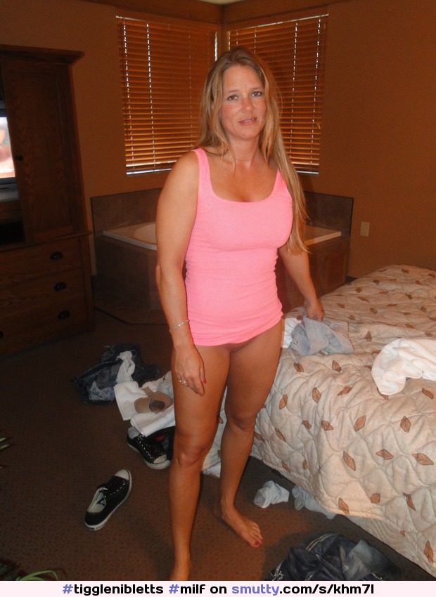 See full gallery: .  #tigglenibletts, #milf, #myprivatepics, #homemade, #amateur, #privategallery, #mom, #cougar