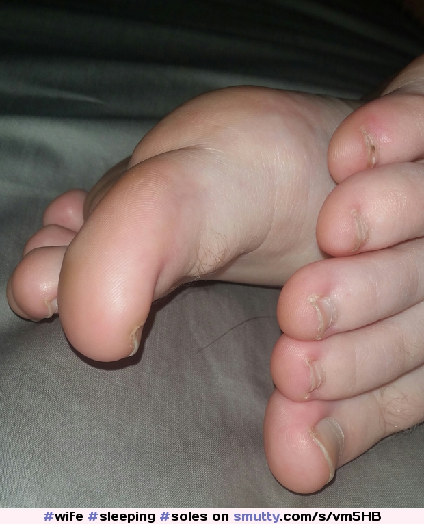 #wife #sleeping #soles #feet #feetandsoles #sexyfeet #wifesfeet #candid #toes #