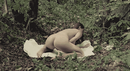 #teenwipes #masturbatinggif #rubbingherpussy #naked #forest #outdoors