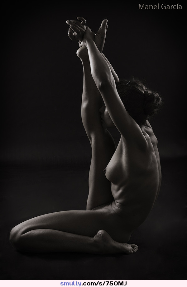 #stretching#fit#fitbody#sideprofile#darkness#photography#art#artistic#artnude#lightandshadow#brunette#nipple#boob#breast#tit#sideboob#sultry