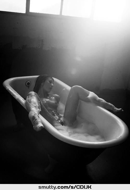 #bathtub#soapy#foamy#bathroom#water#wet#wetlooks#wethair#eyesclosed#relaxing#photography#art#artistic#artnude#lightandshadow#BlackAndWhite
