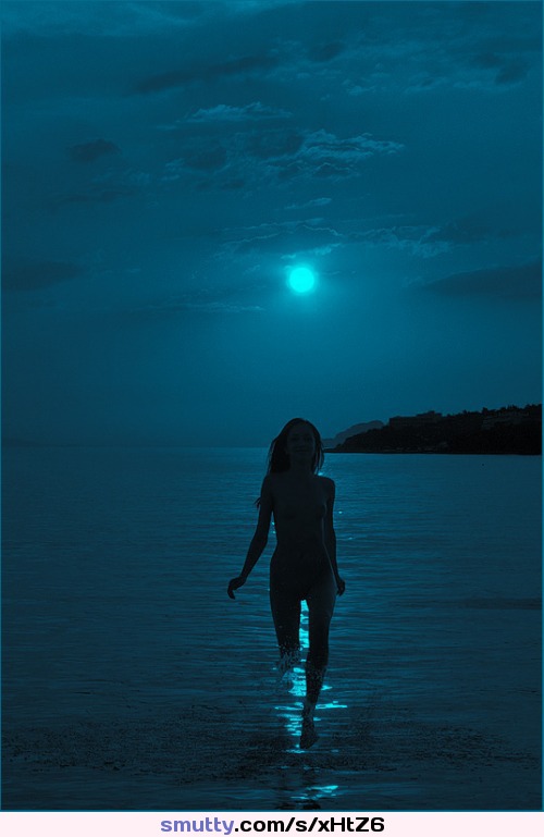 #night#waterbody#water#silhouette#moon#moonlight#nature#outdoor#outdoornudity#photography#brunette#running#run#nipples#breasts#tits