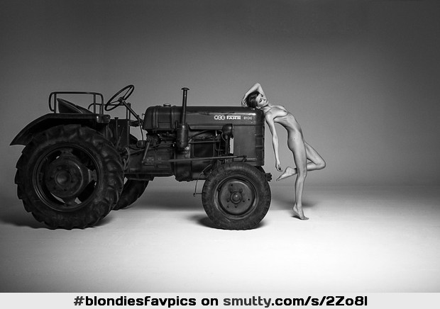 #tractor#farmergirl#farmersdaughter#farmgirl#car#sideprofile#darkness#photography#art#artistic#artnude#lightandshadow#BlackAndWhite#brunette