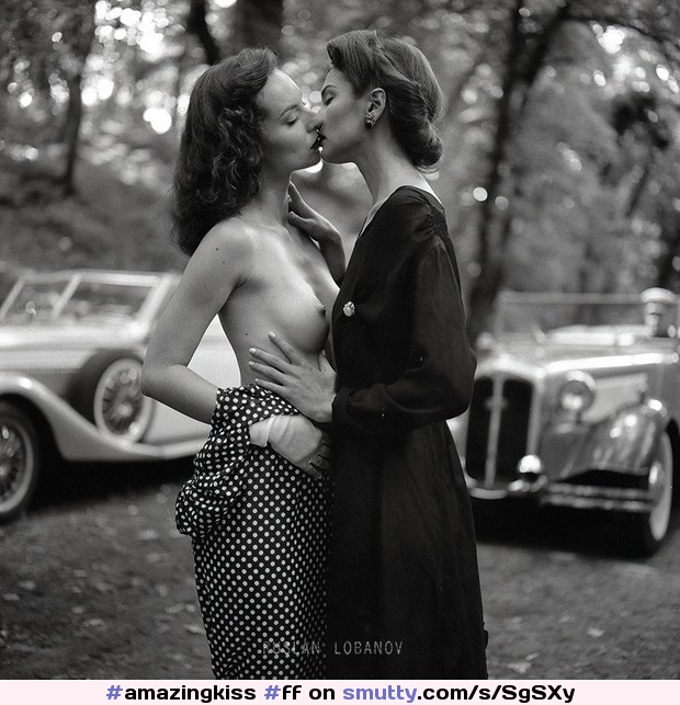 #ff#lesbians#intimacy#lesbianskissing#brunettes#dressdown#toplss#nature#outdoor#outdoornudity#public#PublicNudity#KissingLesbians#kissing