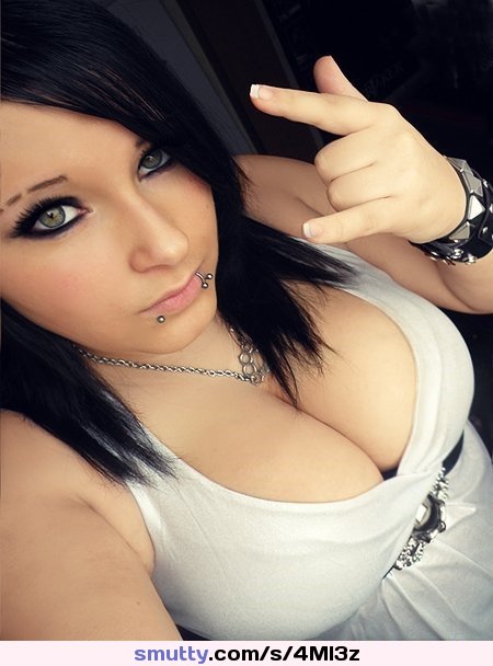 #RockChick #Cleavage #bigtits #lippiercing